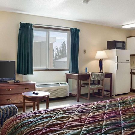Rodeway Inn West Fargo Bagian luar foto