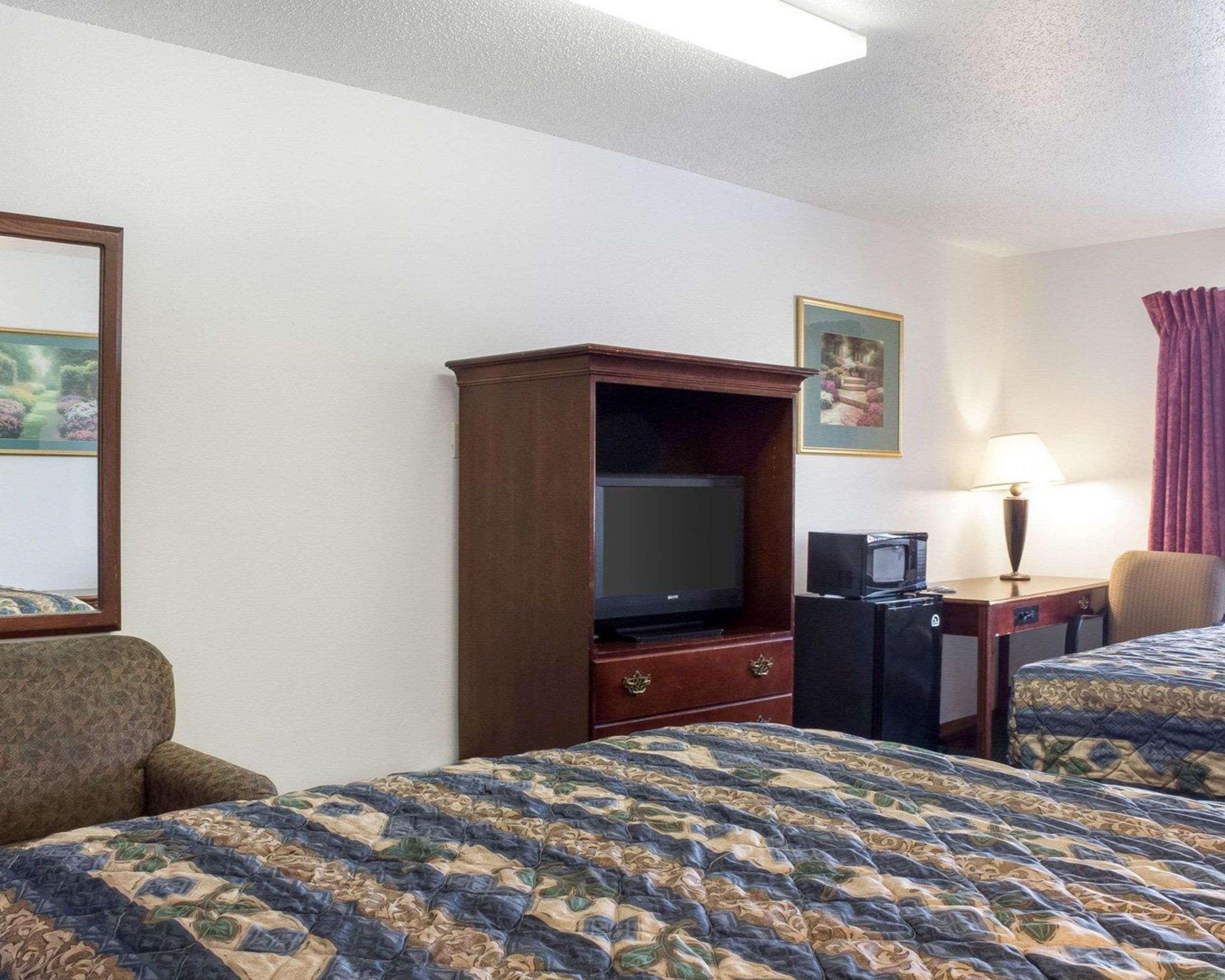Rodeway Inn West Fargo Bagian luar foto
