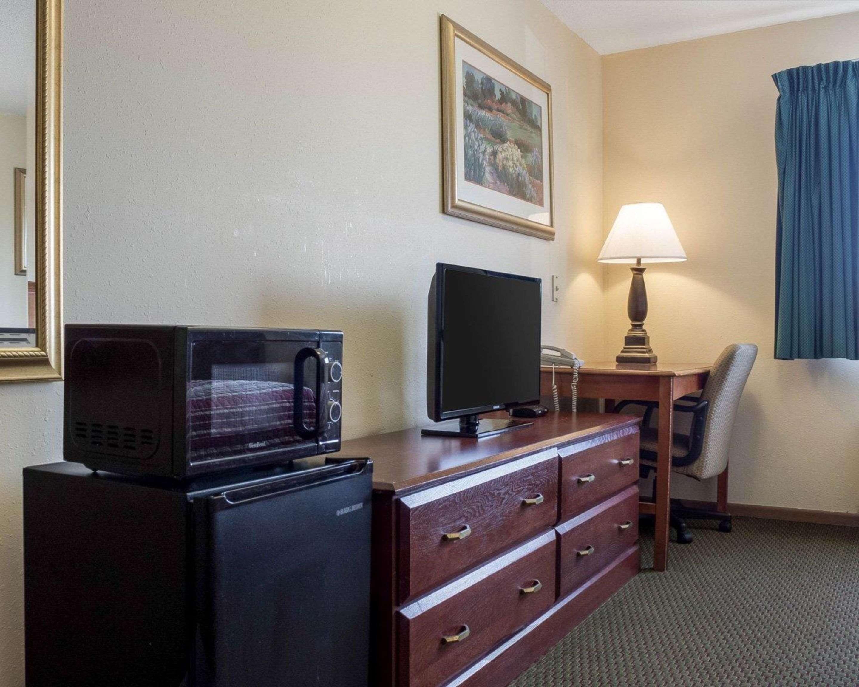 Rodeway Inn West Fargo Bagian luar foto