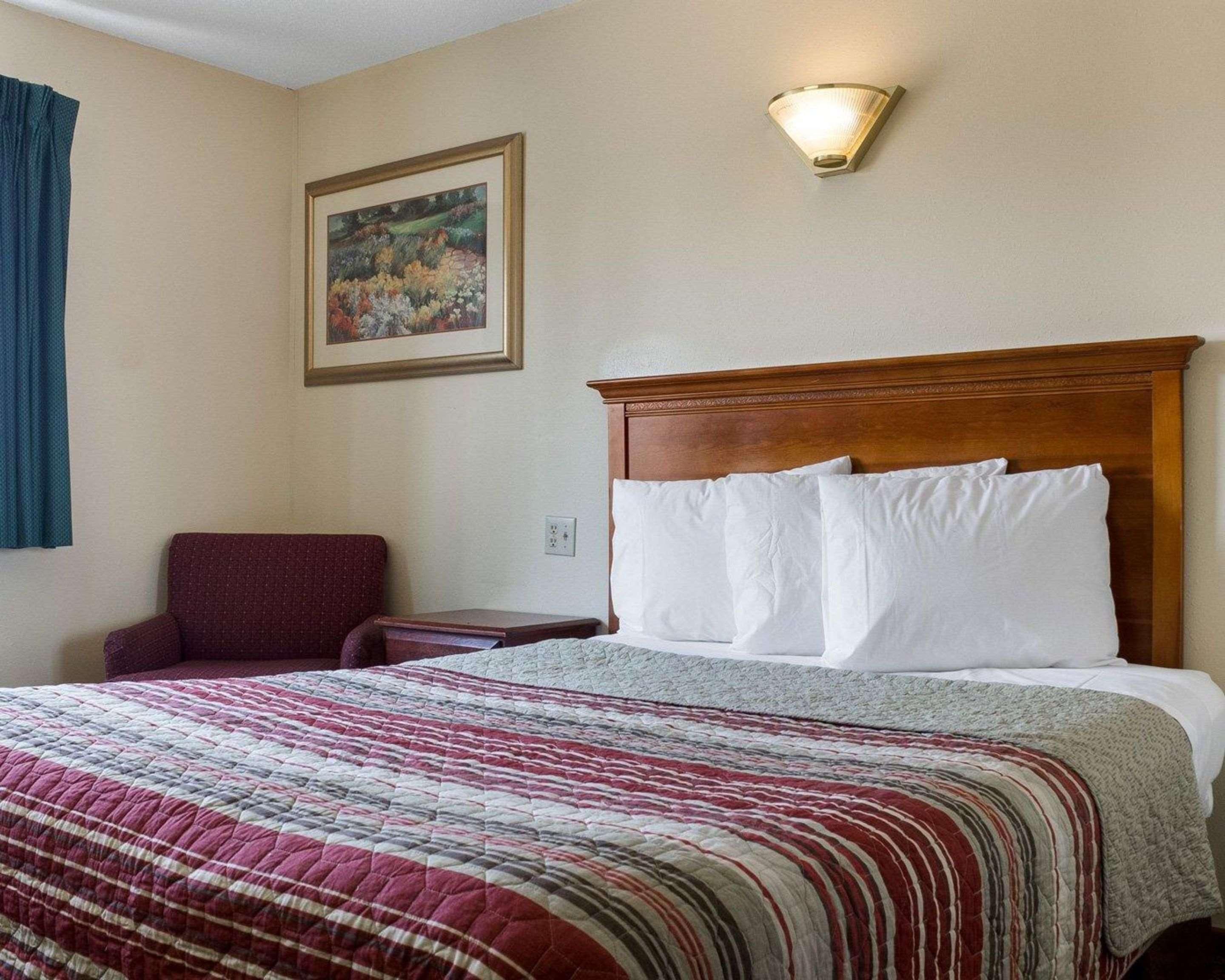 Rodeway Inn West Fargo Bagian luar foto