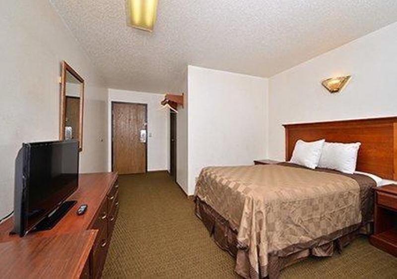 Rodeway Inn West Fargo Bagian luar foto