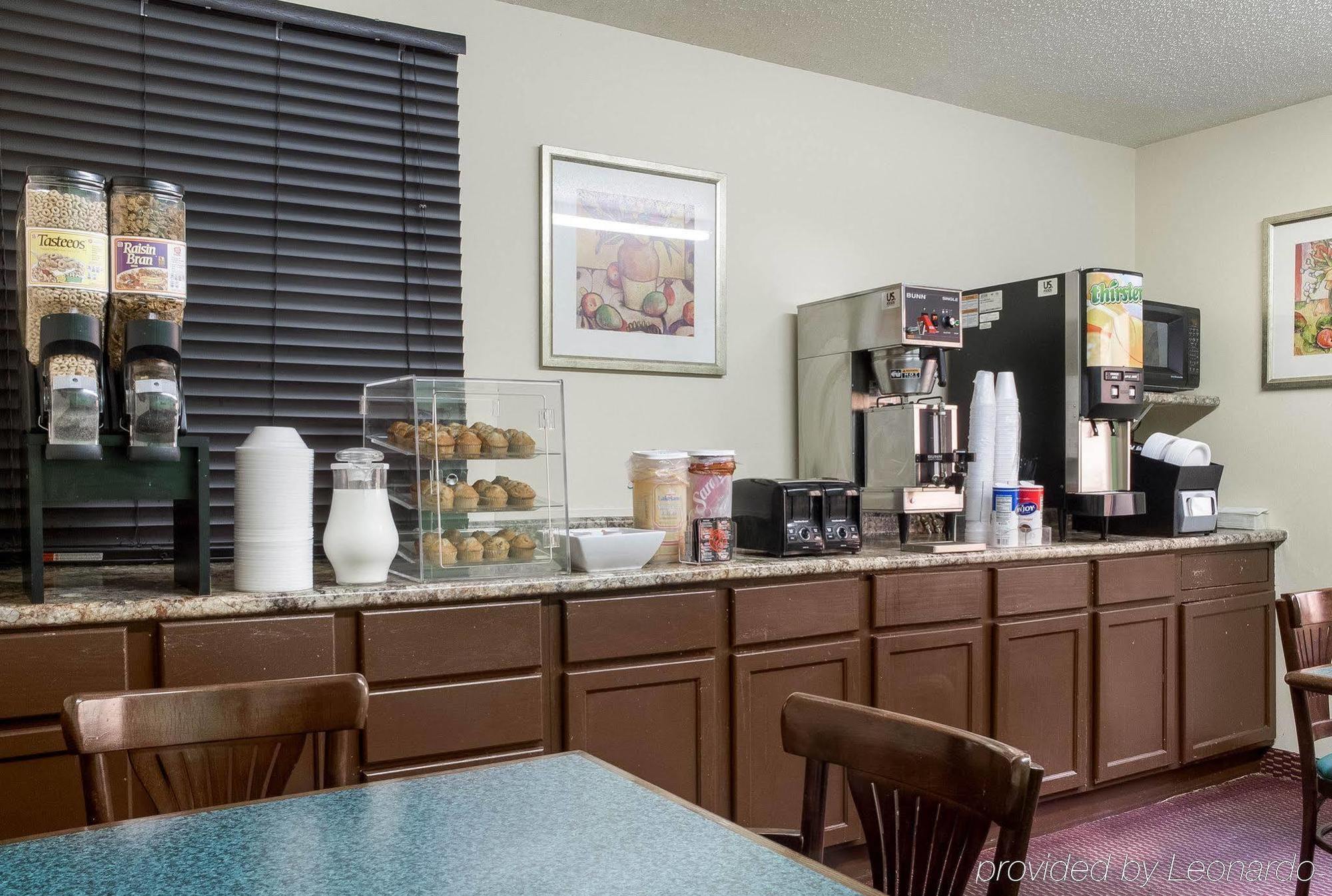 Rodeway Inn West Fargo Bagian luar foto