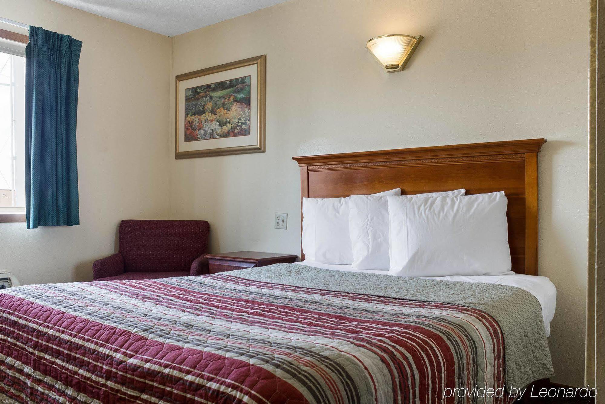Rodeway Inn West Fargo Bagian luar foto