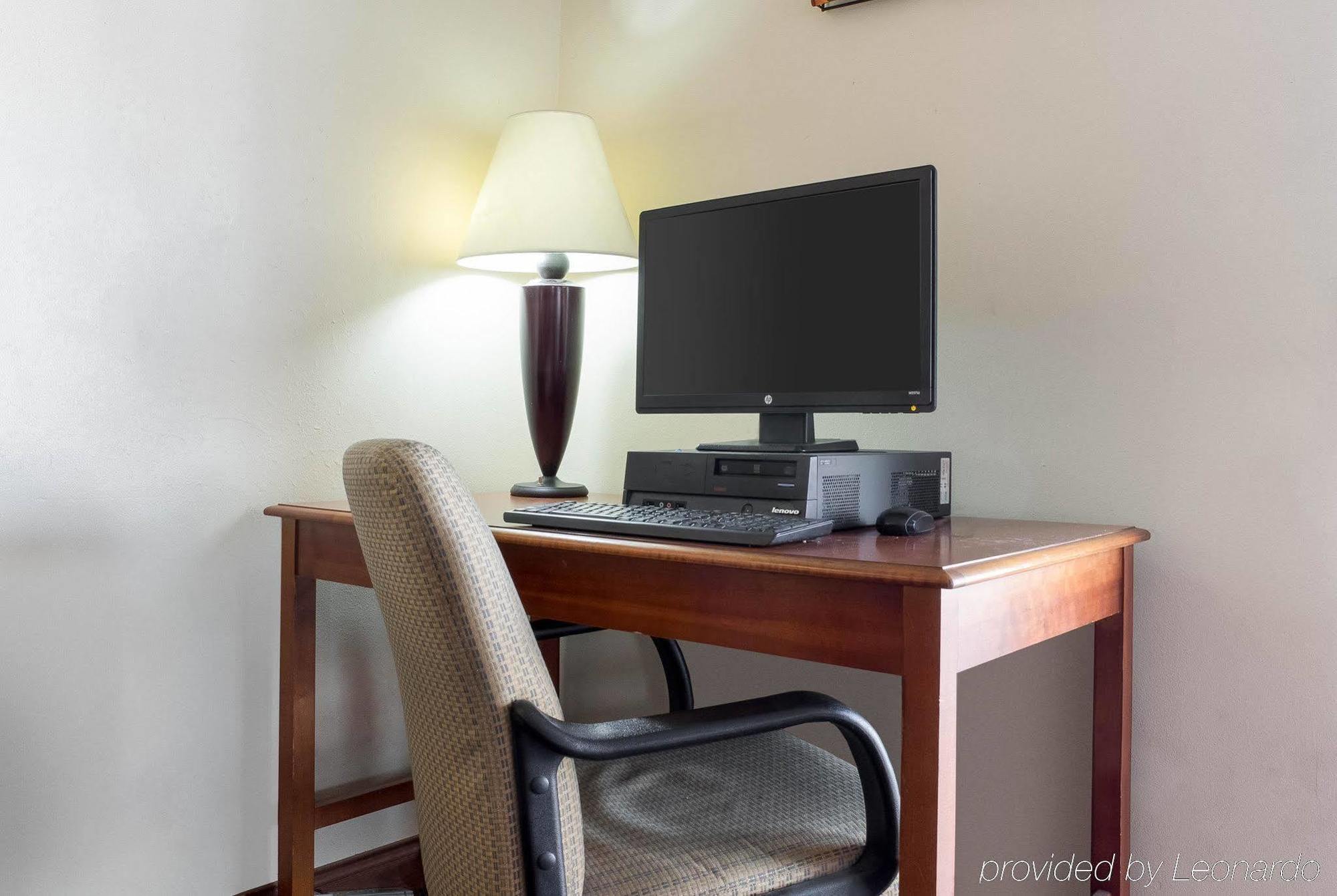 Rodeway Inn West Fargo Bagian luar foto
